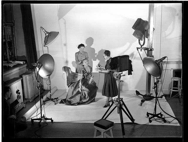 Model Lisa Fonssagrives with Harperâs Bazaar editor Diana Vreeland (left) and photographer Louise Dahl-Wolf, 1947. Photographer: Arthur Rothstein. Museum of the City of New York, LOOK Collection.